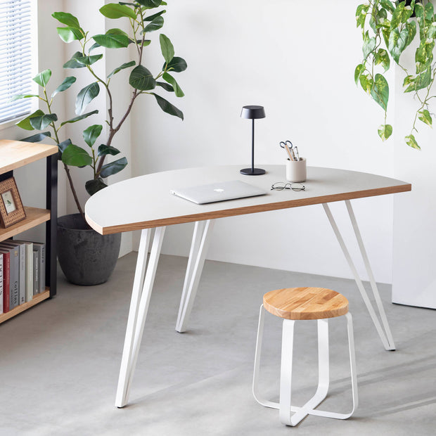 THE TABLE / 半円 × リノリウム 全32色 × White Steel