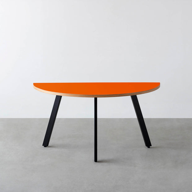 THE TABLE / 半円 × リノリウム 全32色 × Black Steel