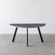 THE TABLE / 半円 × リノリウム 全32色 × Black Steel