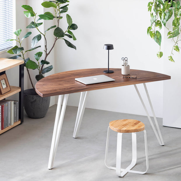 THE TABLE / 半円 × 無垢 ウォルナット × White Steel