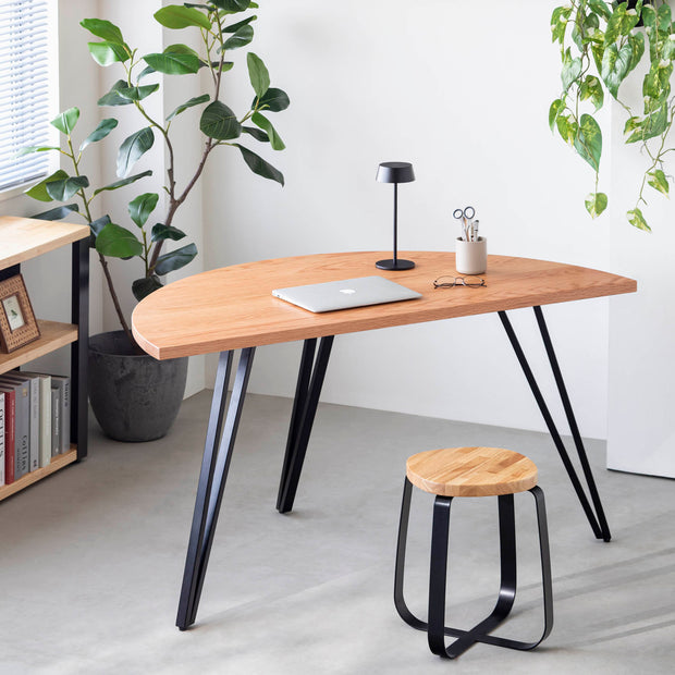 THE TABLE / 半円 × 無垢 レッドオーク × Black Steel