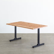 かなでものの杉無垢材とマットブラックのI型の鉄脚を使用したシンプルモダンなデザインのテーブル