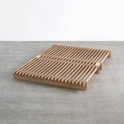 KOTAのシンプルで風格あるデザインのアッシュグレーカラーの木組みSUNOKOベッドダブル１