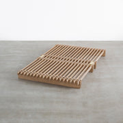 KOTAのシンプルで風格あるデザインのアッシュグレーカラーの木組みSUNOKOベッドセミダブル１