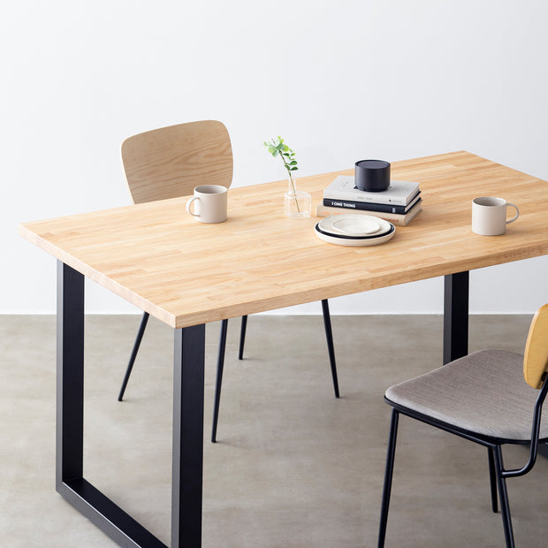 かなでもののナチュラルテイストなラバーウッドとマットブラックのスクエア鉄脚を使用したシンプルモダンなデザインのテーブルと椅子6