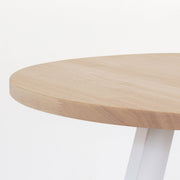 かなでもののラバーウッドの天板AshGrayとホワイトの4pinアイアン脚を組み合わせたすっきりとしたデザインの直径65cmのカフェテーブル（天板と脚）