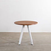 かなでもののラバーウッドの天板Brownとホワイトの4pinアイアン脚を組み合わせたすっきりとしたデザインの直径80cmのカフェテーブル（正面）