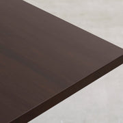 かなでもののラバーウッド材のスクエア天板BlackBrownとホワイトの4pinアイアン脚を組み合わせたすっきりとしたデザインのカフェテーブル（天板寄り）
