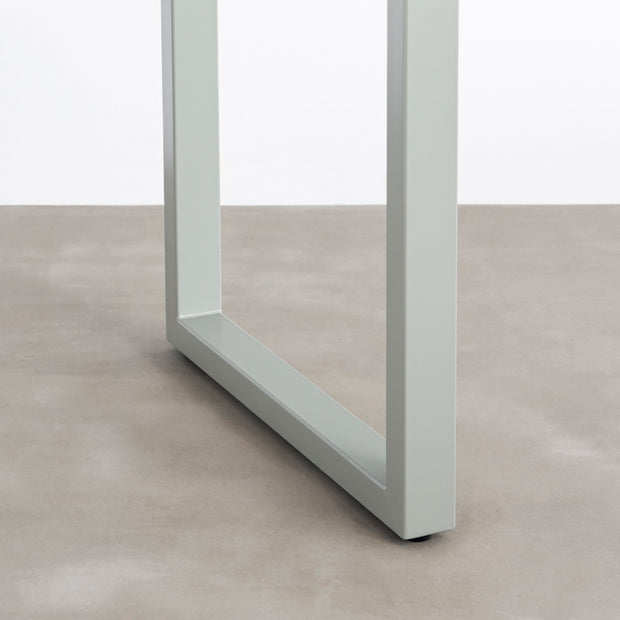 KANADEMONOのホワイトアッシュ無垢材の天板とユーカリプタスのカラースクエア脚を組み合わせたテーブル（脚）
