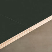 KANADEMONOのリノリウムConifer天板とマットブラックのスクエアバー5本鉄脚を組み合わせたシンプルモダンな大型テーブル（連結部分）