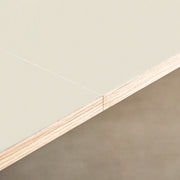 KANADEMONOのリノリウムMushroomオーク天板とマットブラックのスクエアバー鉄脚を組み合わせたシンプルモダンな大型テーブル（連結部分）