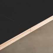 KanademonoのリノリウムNeroオーク天板にスクエアのステンレス脚を組み合わせたシンプルモダンな大型テーブル（連結部分）