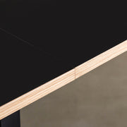 KANADEMONOのリノリウムNeroオーク天板とマットブラックのTライン鉄脚を組み合わせたシンプルモダンな大型テーブル（連結部分）
