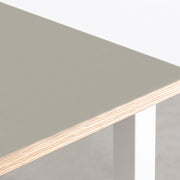 KANADEMONOのリノリウムPebble天板とマットホワイトのスクエアバー鉄脚を組み合わせたシンプルモダンな大型テーブル（天板）