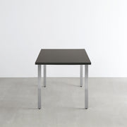 Gemoneのシックなブラックブラウンのラバーウッド材と美しい質感が際立つスクエアバーのステンレス脚を組み合わせた重厚感のあるテーブル(横向き)