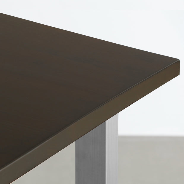 Kanademonoのラバーウッド ブラックブラウン天板とステンレス脚を組み合わせたシンプルモダンな大型テーブル（配線トレー付き）天板角