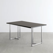 Gemoneのシックなブラックブラウンのラバーウッド材と美しい質感が際立つT型ステンレス脚を組み合わせた重厚感のあるテーブル