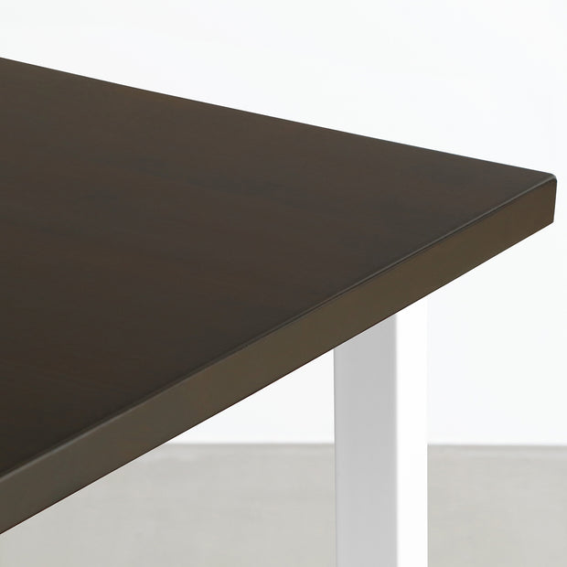 Kanademonoのラバーウッド ブラックブラウン天板とホワイト脚を組み合わせたシンプルモダンな大型テーブル（天板角）