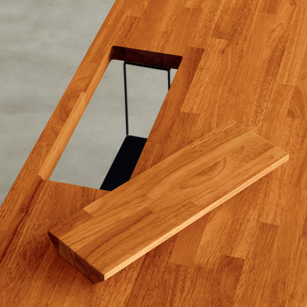 Kanademonoのラバーウッド ブラウン天板とステンレス脚を組み合わせたシンプルモダンな幅連結タイプの特大テーブル（配線トレー付き）配線トレー2
