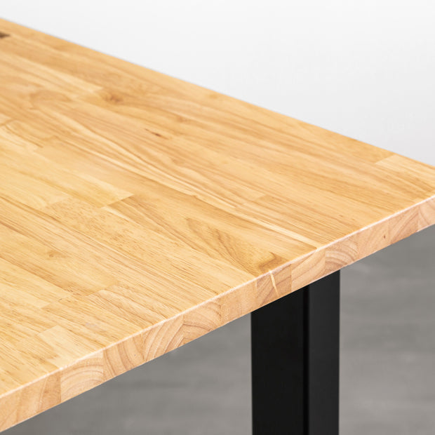 Kanademonoのラバーウッド ナチュラル天板とブラック脚を組み合わせたシンプルモダンな大型テーブル（天板角）