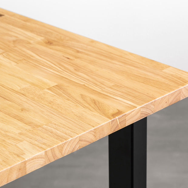 Kanademonoのラバーウッド アッシュグレー天板とブラック脚を組み合わせたシンプルモダンな大型テーブル（配線トレー付き）天板角