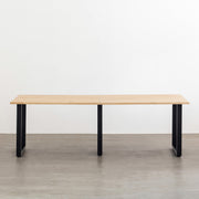 かなでもののナチュラルテイストなラバーウッドとマットブラック鉄脚を組み合わせたシンプルモダンな大型テーブル（正面）