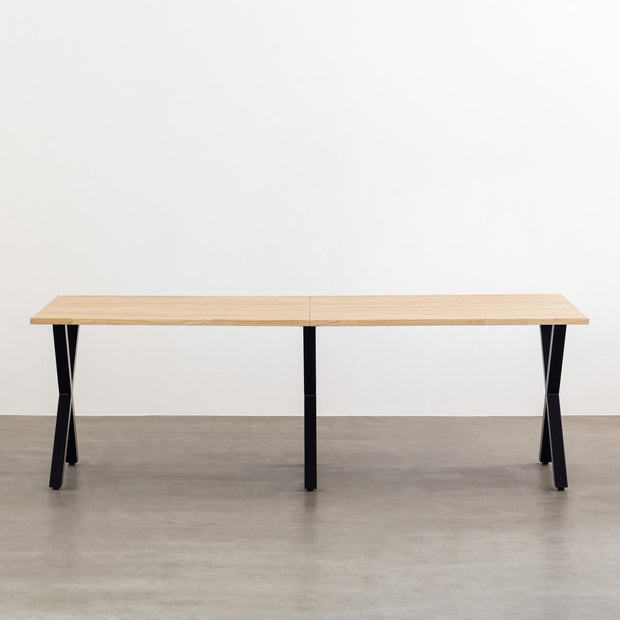 かなでもののナチュラルテイストなラバーウッドとマットブラックX鉄脚を組み合わせたシンプルモダンな大型テーブル（正面）