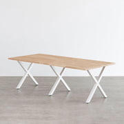 KANADEMONOのラバーウッドアッシュ天板とホワイトのXライン鉄脚を組み合わせたシンプルモダンな大型テーブル