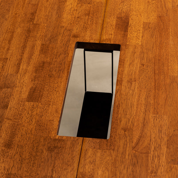Kanademonoの配線孔BROCK＆TRAY付きの特寸サイズのラバーウッドチークブラウン天板と角柱ステンレス脚を組み合わせた大型テーブル（BLOCK４)