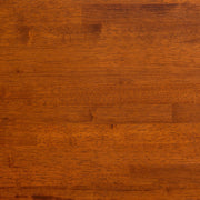 KANADEMONOのラバーウッド材ブラウンの天板とサンドベージュのカラースクエア脚を組み合わせたテーブル（天板クローズアップ）