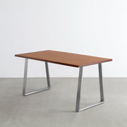 Gemoneの艶やかなチークブラウンのラバーウッド材と美しい質感が際立つベル型ステンレス脚を組み合わせた重厚感のあるテーブル