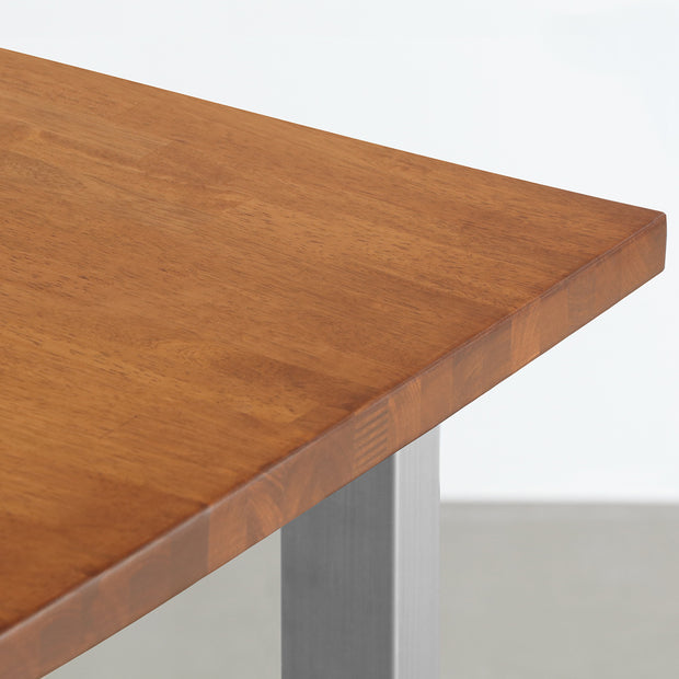 Kanademonoのラバーウッド ブラウン天板とステンレス脚を組み合わせたシンプルモダンな大型テーブル（天板角）