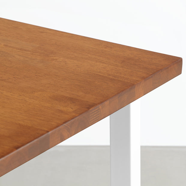 Kanademonoのラバーウッド ブラウン天板とホワイト脚を組み合わせたシンプルモダンな大型テーブル（天板角）