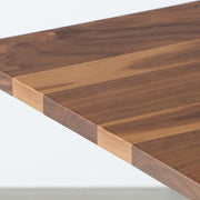 Gomoneのウォルナット天板を使用したテーブル（天板角）