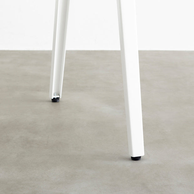 かなでもののラバーウッド材ナチュラルカラー突板天板にホワイトのスリムライン鉄脚を組み合わせたテーブル（脚）