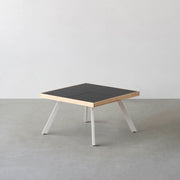 Kanademonoの黒みかげ石とラバーウッドのローテーブル