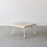 Kanademonoの大谷石とラバーウッドのローテーブル