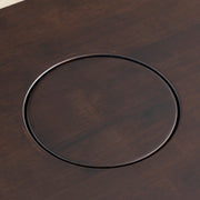 Kanademonoのラバーウッドブラックブラウン天板とブラックのアイアン脚で製作した、猫穴付きのローテーブル（猫穴クローズ時）