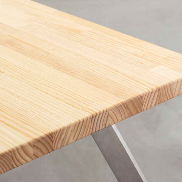 Kanademonoのパイン天板にステンレスの4pinアイアン脚を組み合わせたローテーブル（天板と脚）