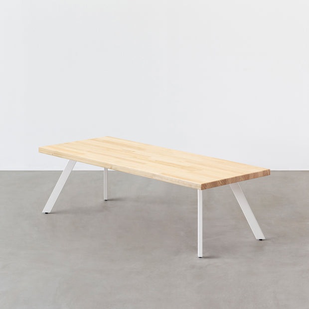 Kanademonoのパイン天板にホワイトの4pinアイアン脚を組み合わせたローテーブル