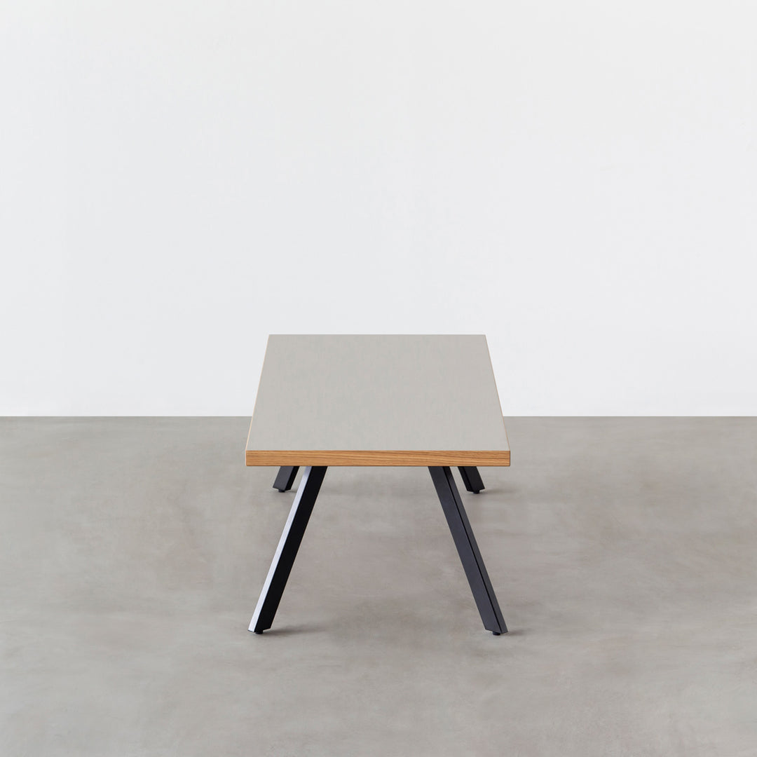 Kanademono リノリウムテーブル 160cm×80cm THE LOW TABLE / リノリウム 全32色 × Black Steel – KANADEMONO
