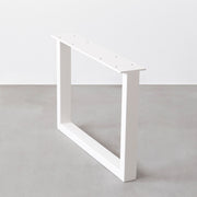Kanademonoの無垢レッドオーク天板にホワイトのローレクタングル鉄脚を組み合わせたローテーブル（脚）
