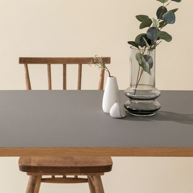 THE TABLE / リノリウム ベージュ・グレー系 × White Steel – KANADEMONO