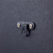 シンプルなデザインに色ガラスがアクセントになったオーバル型ミラーM（留め具）