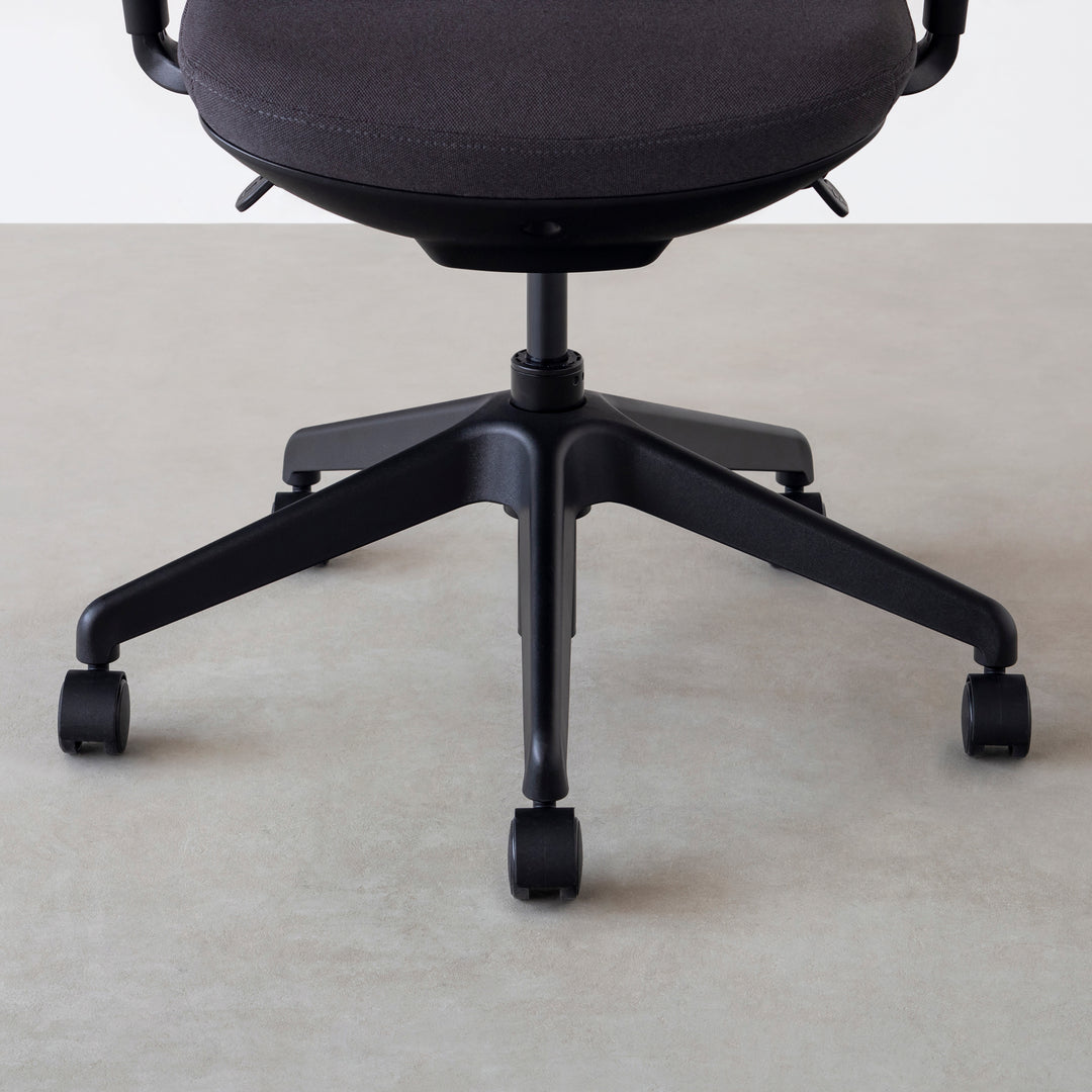 アームレストの有無が選べる デスクチェア – KANADEMONO