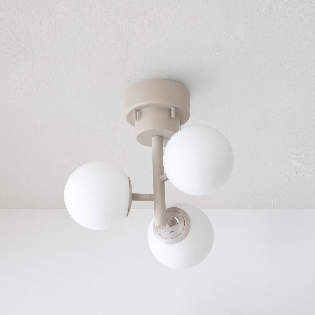 ノスタルジックなガラスボール シーリングライト 3灯タイプ – KANADEMONO