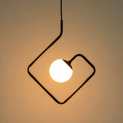 ワイヤーが電球を囲うペンダントライト