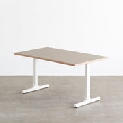 KanademonoのリノリウムPebble天板にホワイトのIライン鉄脚を組み合わせたテーブル