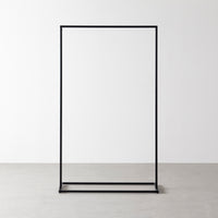 かなでもののシンプルで無駄のないデザインのマットブラックアイアンフレームのハンガーラック 90cm