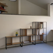 オークの棚板と黒のスチールフレームを組み合わせた収納家具Dice（組み合わせ使用イメージ4）